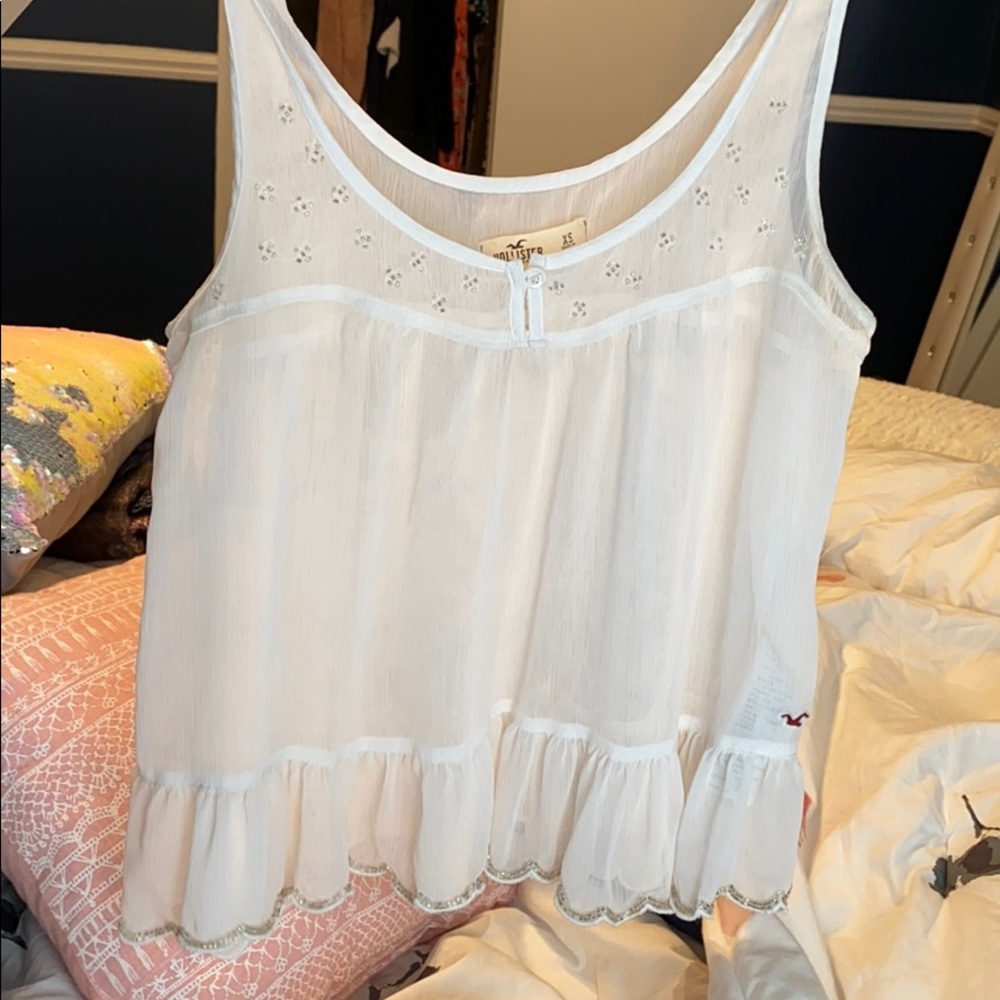 thin flowy white american eagle shirt